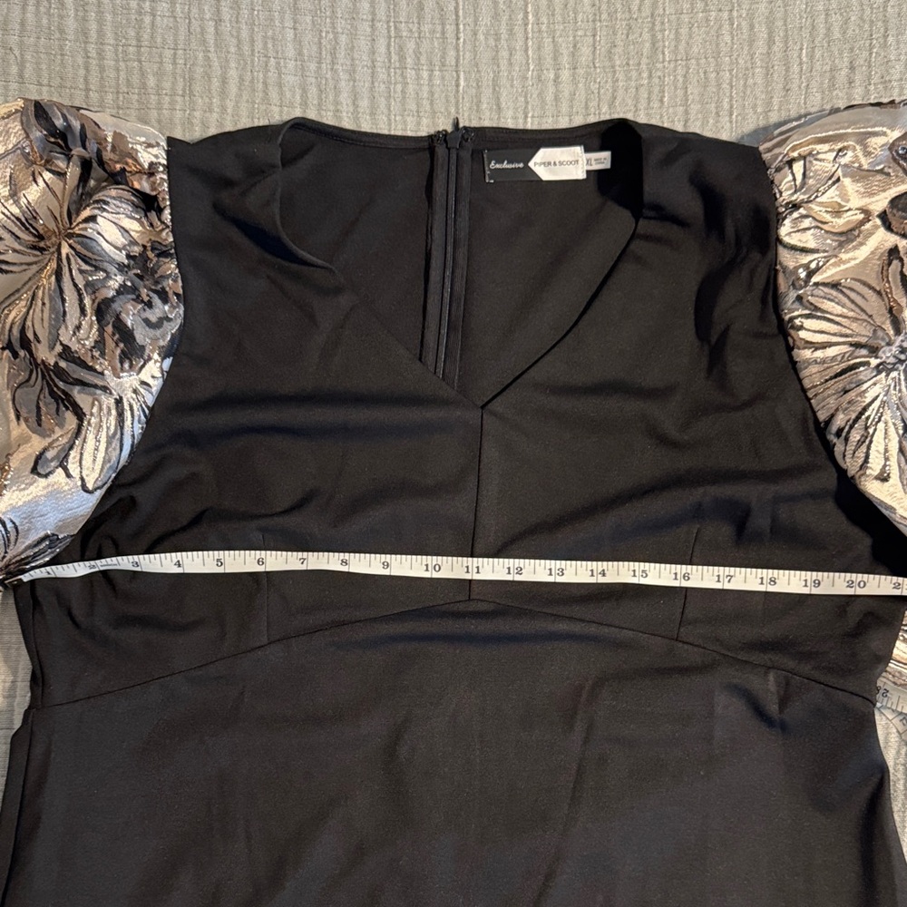 Piper & Scoot Elegant Black XL Dress with Floral Sleeves - Picture 4 of 6